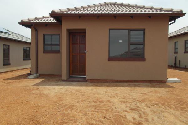 House Description : 

A beautiful 3 Bedroom house, located in Soshanguve East Block VV 

We are thrilled  to present you  the latest residential development located in Soshanguve East which  is affordable and includes a ...