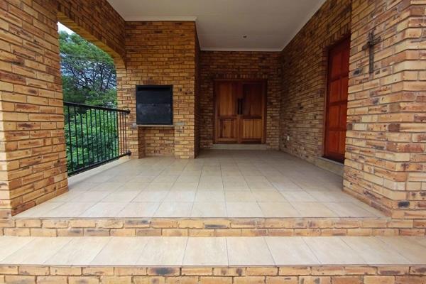 This secure 3 Bedroom house situated at Bronkhorstbaai Dam is ideal for a relaxed family ...