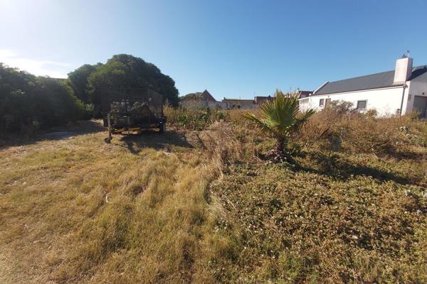 Build your dreamhouse in this secure village. 

One of the very few vacant plots available in the famous Bluewater Bay, Saldanha area. ...