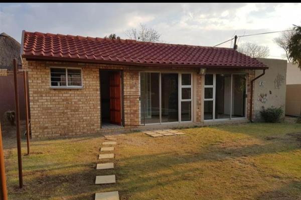 Great studio apartment with 1 bedroom available for rent in edenvale.
Very central, own ...