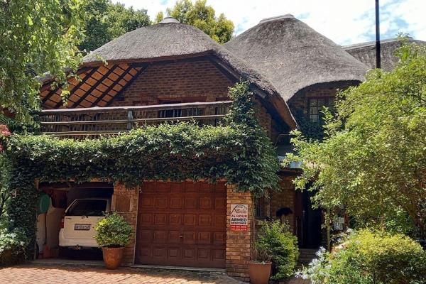 Nature&#39;s Paradise

This 2.7ha Smallholding is situated more or less 10 kilos from Hartbeespoort 
Embracing the tranquility and ...