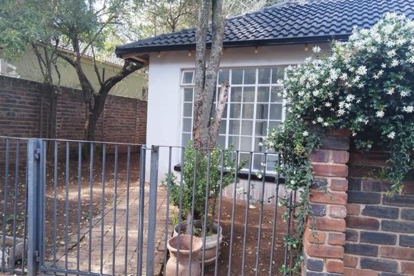 This newly renovated 2 bedroom garden cottage is located in the safe and sought after suburb of Randpark Ext 4  With a combination of ...