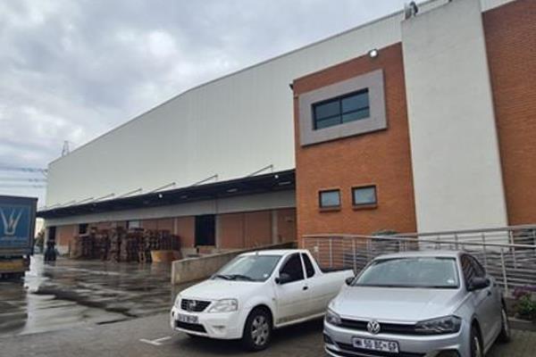 This magnificent warehouse facility of 8,470m2 is located in Linbro Logistics Park, a ...