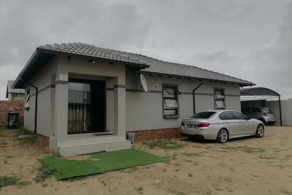 Just move in and start living! This neat and well looked after property is available for sale in Blue Hills, Midrand. It offers:
3 ...