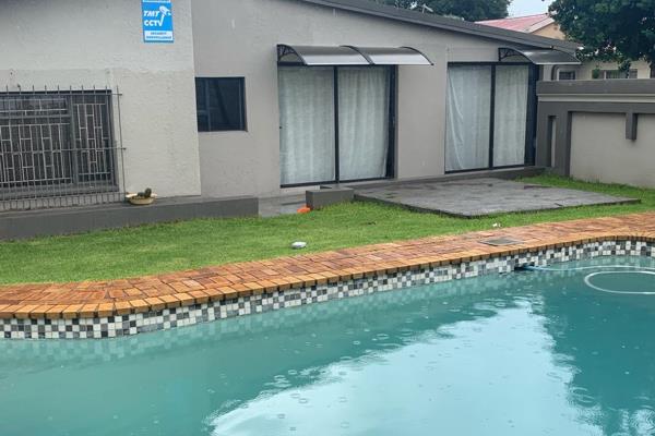 This neat as a pin property situated in Elsburg, (Klippoortje AL), Germiston on a land size of 815m2 offers you:

House – 4 Bedrooms ...