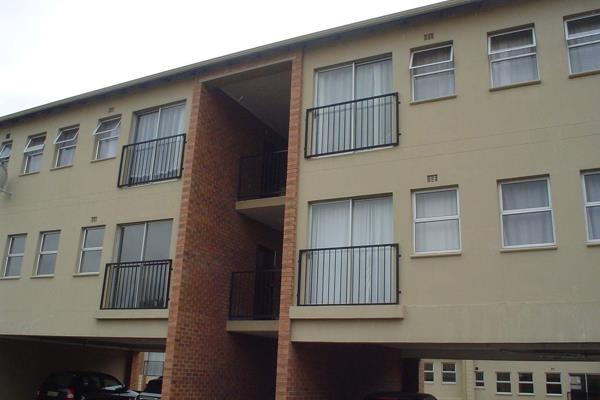 This immaculate 2 bedroom apartment is situated in Waterberg fields Estate, An extremely well run  Estate.
Lovely safe place to live ...