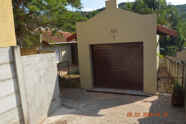 This Cute Three bedroom Free standing Property is close to Enos Mabuza street. Suitable for a small pet. Open plan Kitchen and living ...