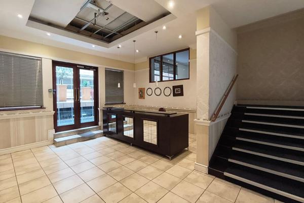 Beautiful apartment located in Johannesburg has:
1 big bedroom, 
large lounge,
Dining  ...