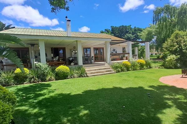 One of the unique farms in the Winelands, situated &#177; 9km from the beautiful town ...