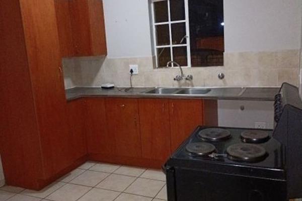 Townhouse with 3 bedroom and 2 bathrooms which one bath room is an en-suit to main ...