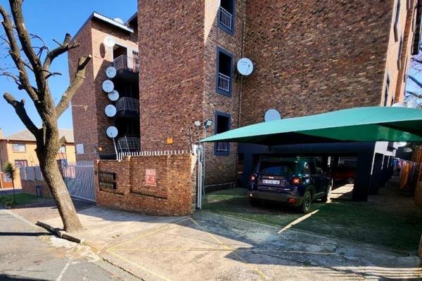 Apartment for sale in Alberton North

Offers;

2 reasonably sized bedrooms with built in ...