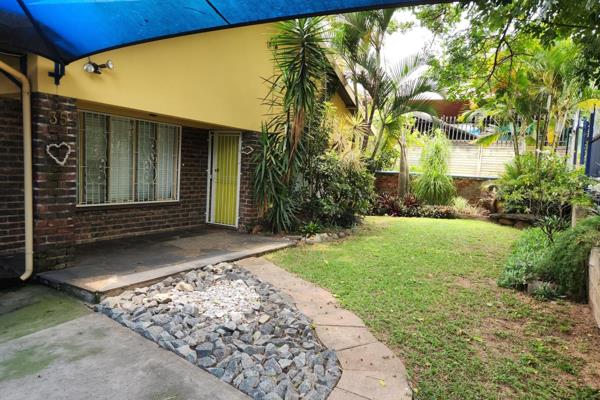 This neat property is perfect for a family home. It consists of:
- 4 Bedrooms
- 2 Bathroom, 1 En-suites
- Lounge
- Dining Room
- ...