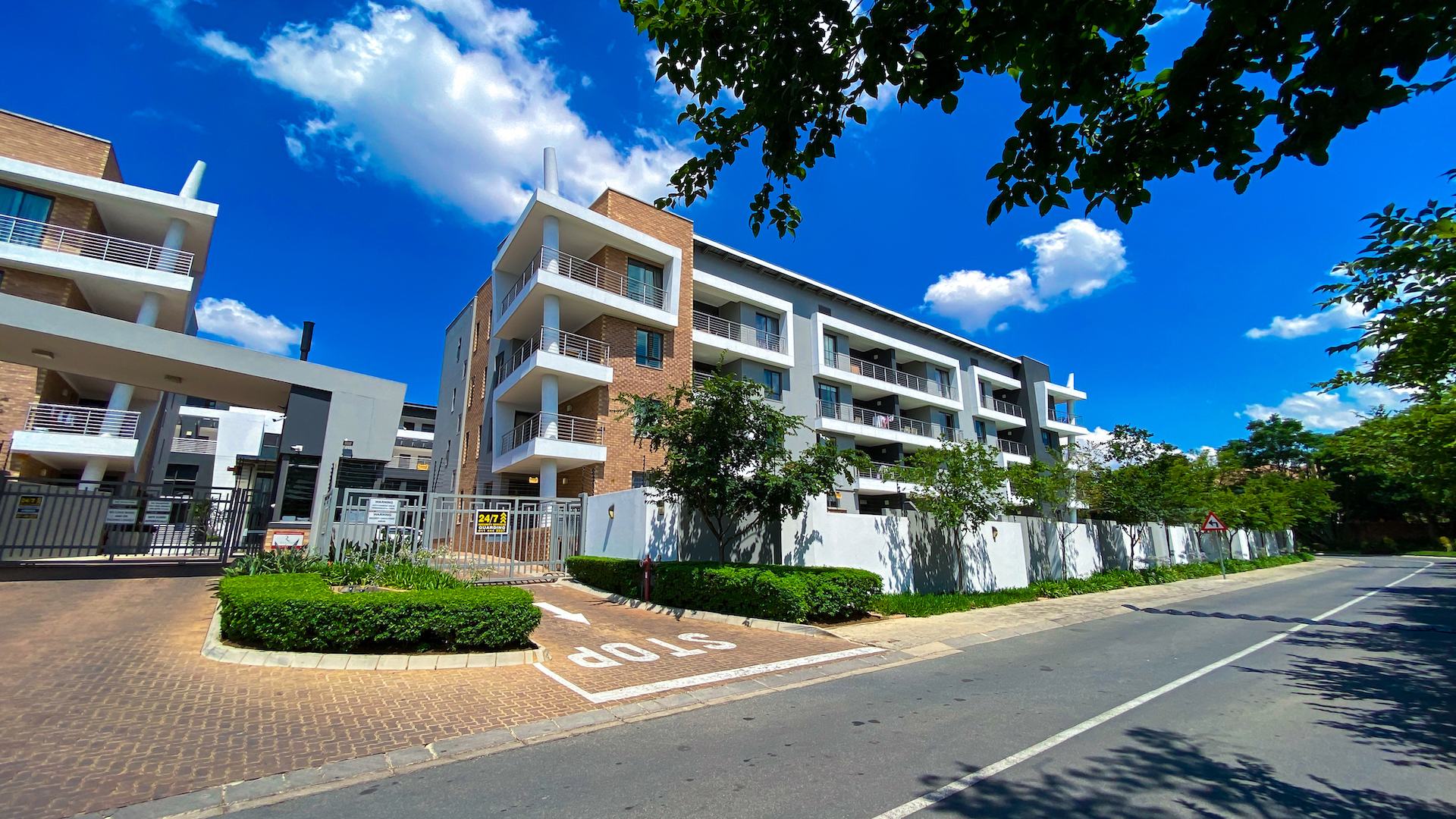 2 Bedroom Apartment Flat For Sale In Bryanston 67 Ss The Hub 3