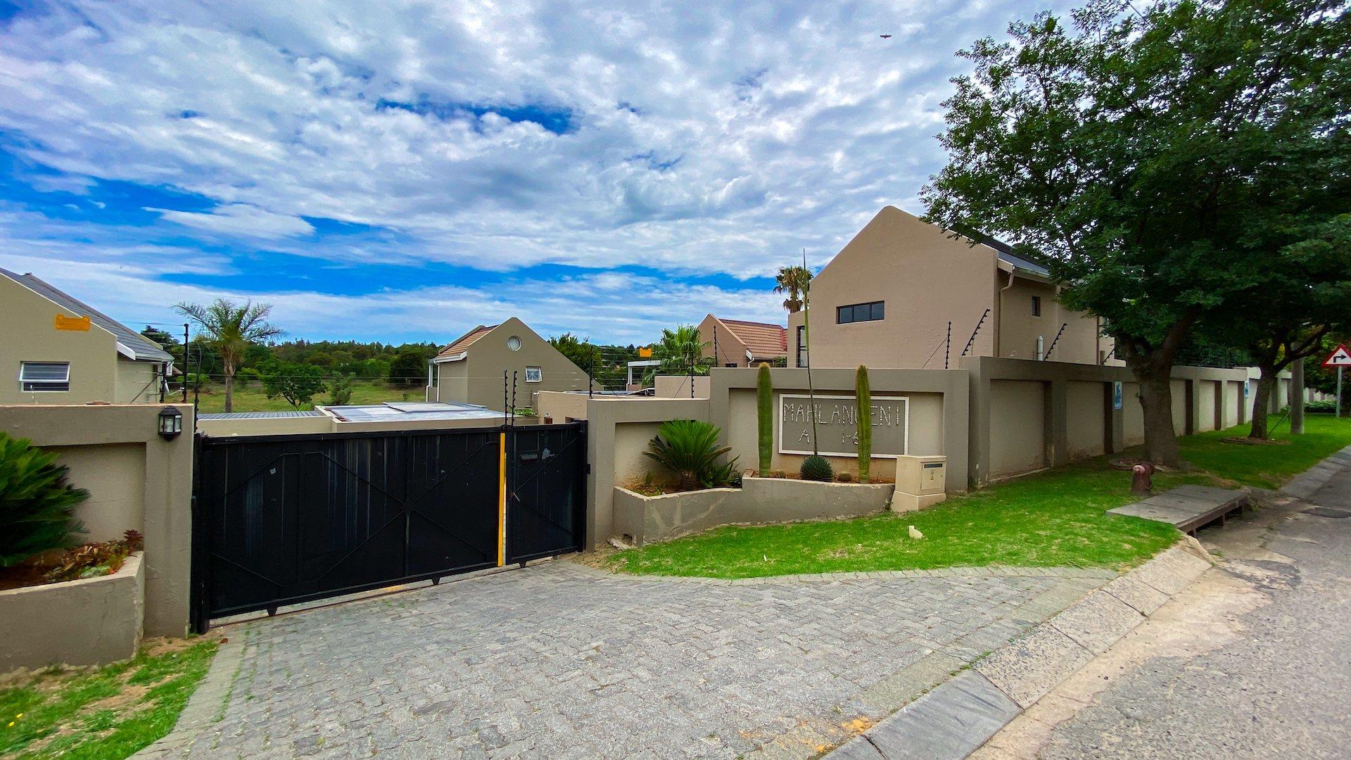 3 Bedroom Townhouse for sale in Radiokop - Mahlangeni A 1-6, 1724 ...