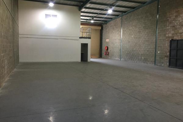 331.64 sqm Warehouse to Let, Linbro Park Sandton. This unit offers a range of features ...