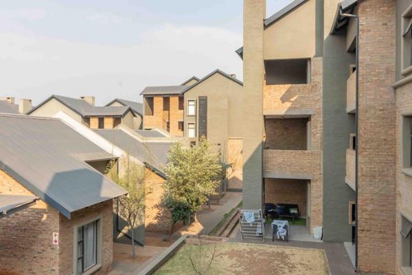 This stunning 2-bedroom apartment is now available for rent in the sought-after area of Pomona, Kempton Park. Situated in a secure ...