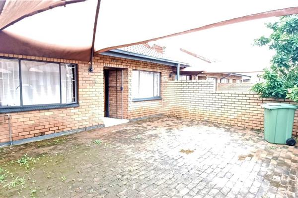 Exclusive Mandate!!
This property for sale in Annadale is an ideal opportunity for first time buyers and investors. The unit provides ...