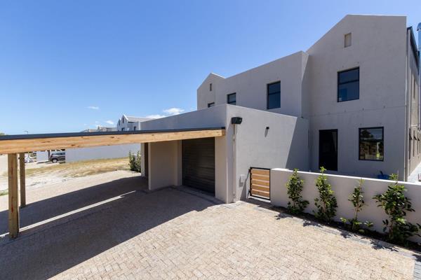 Virtually brand new property (1 year old) in popular Kelderhof Country Village 

On the ...