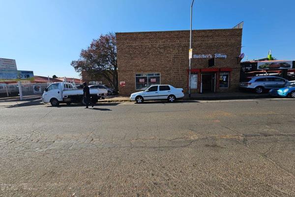 This neat and spacious retail shop is located on a main road in Springs and has a large ...