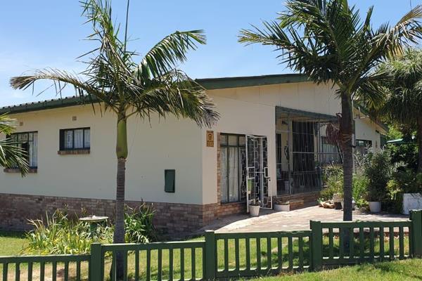 This spacious family home is situated in Van Riebeeck Hoogte, close to Schools, and other amenities.

It offers 3 bedrooms , lounge ...