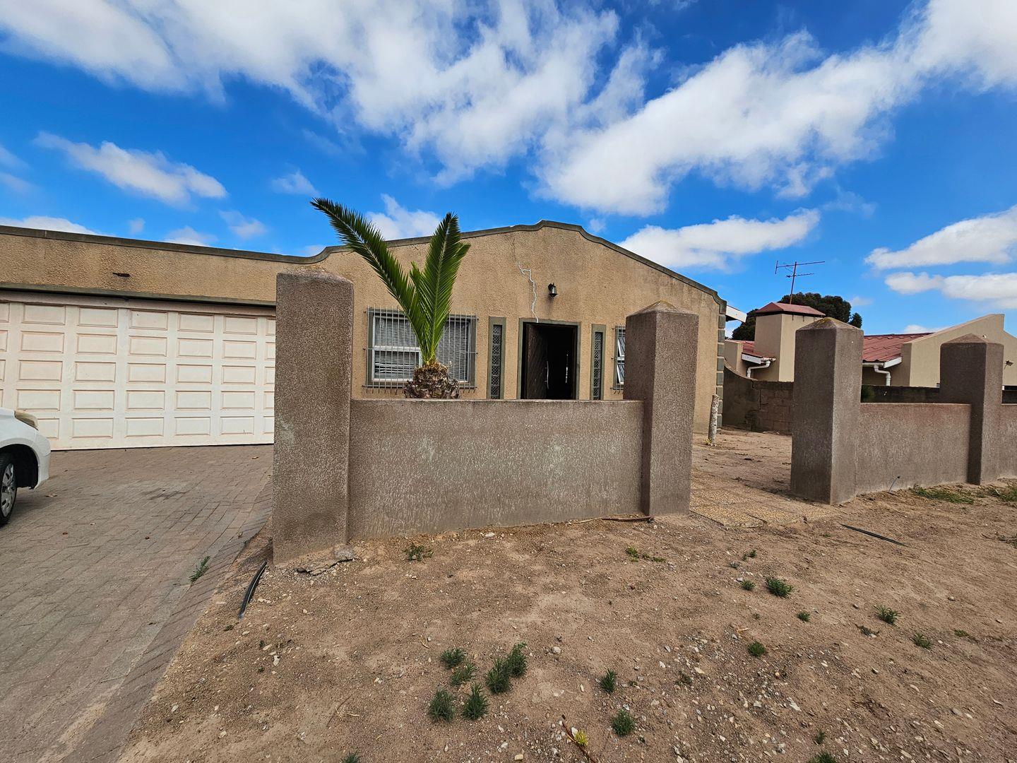 3 Bedroom House for sale in Vredenburg P24113835525