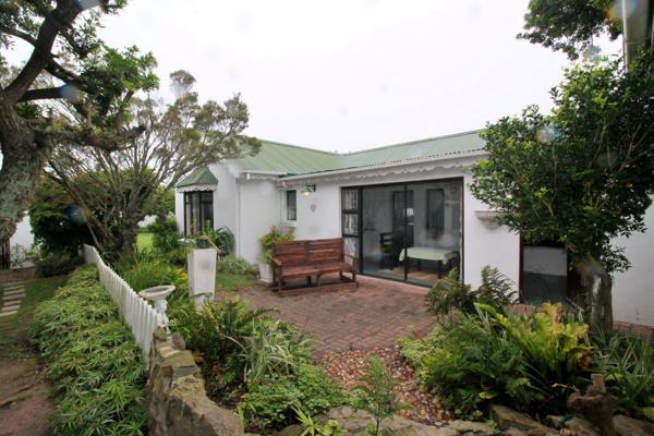 This delightful sunny cottage is situated in popular Ravenswood Retirement Village. The ...