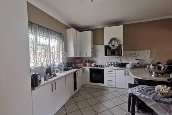 This 2 bedroom family home is in a quiet complex.
The space of this property will ...