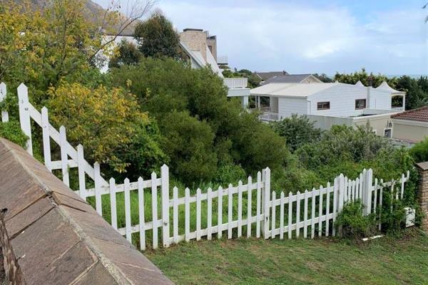 Dynamite comes in small packages... This private stand, tucked away in a quiet street is waiting for you to build your dream home. ...