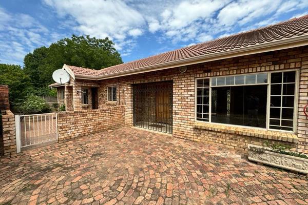 This Gem offers 3 bedrooms, 2 bathrooms, lounge, dining room, open plan kitchen, small garden/braai area, jonjo tank and single ...