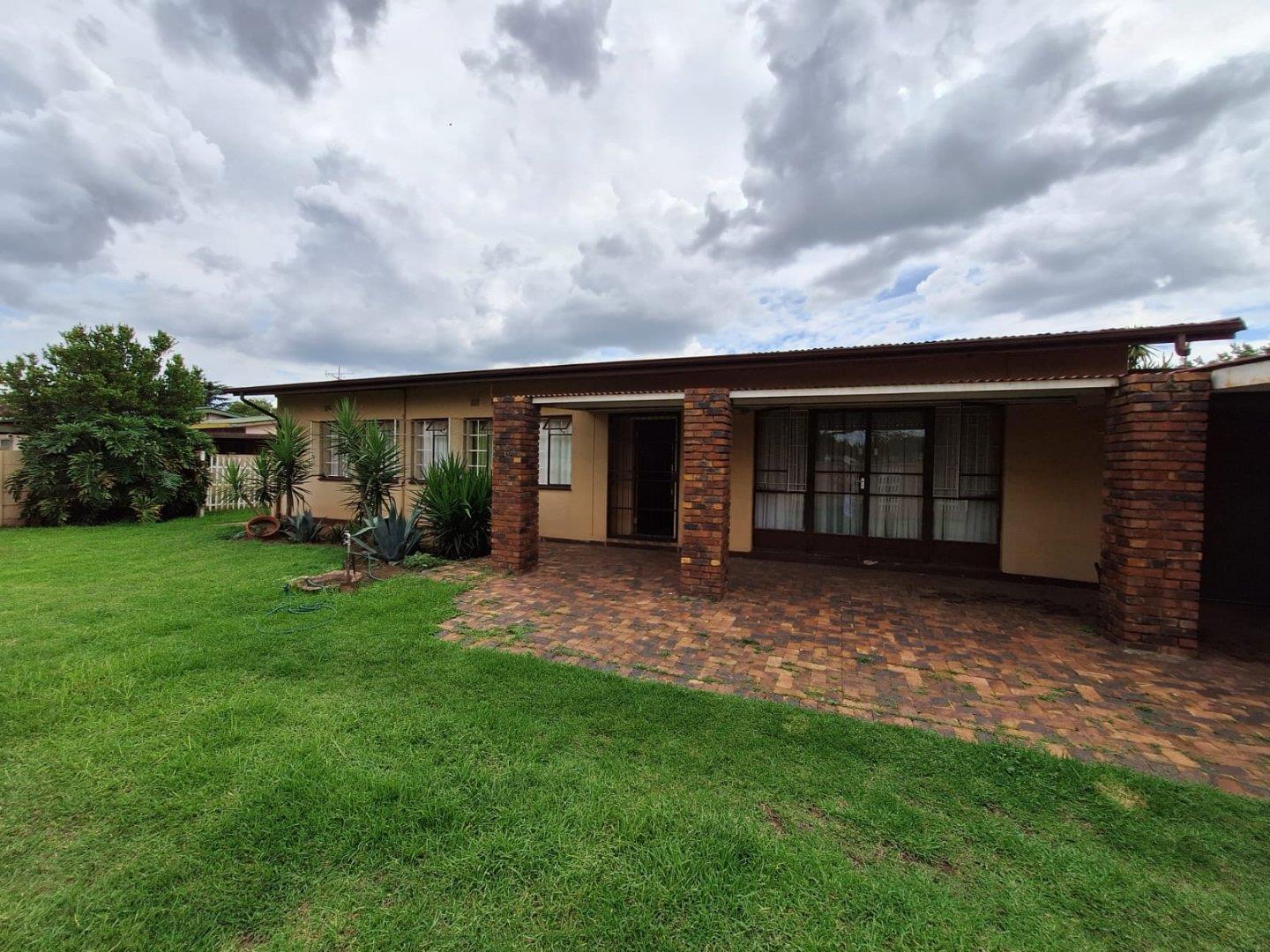 3 Bedroom House for sale in Vanderbijlpark SE 1 - P24-113844711