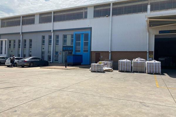 This immaculate facility would be prefect for a distribution / logistics type company. ...