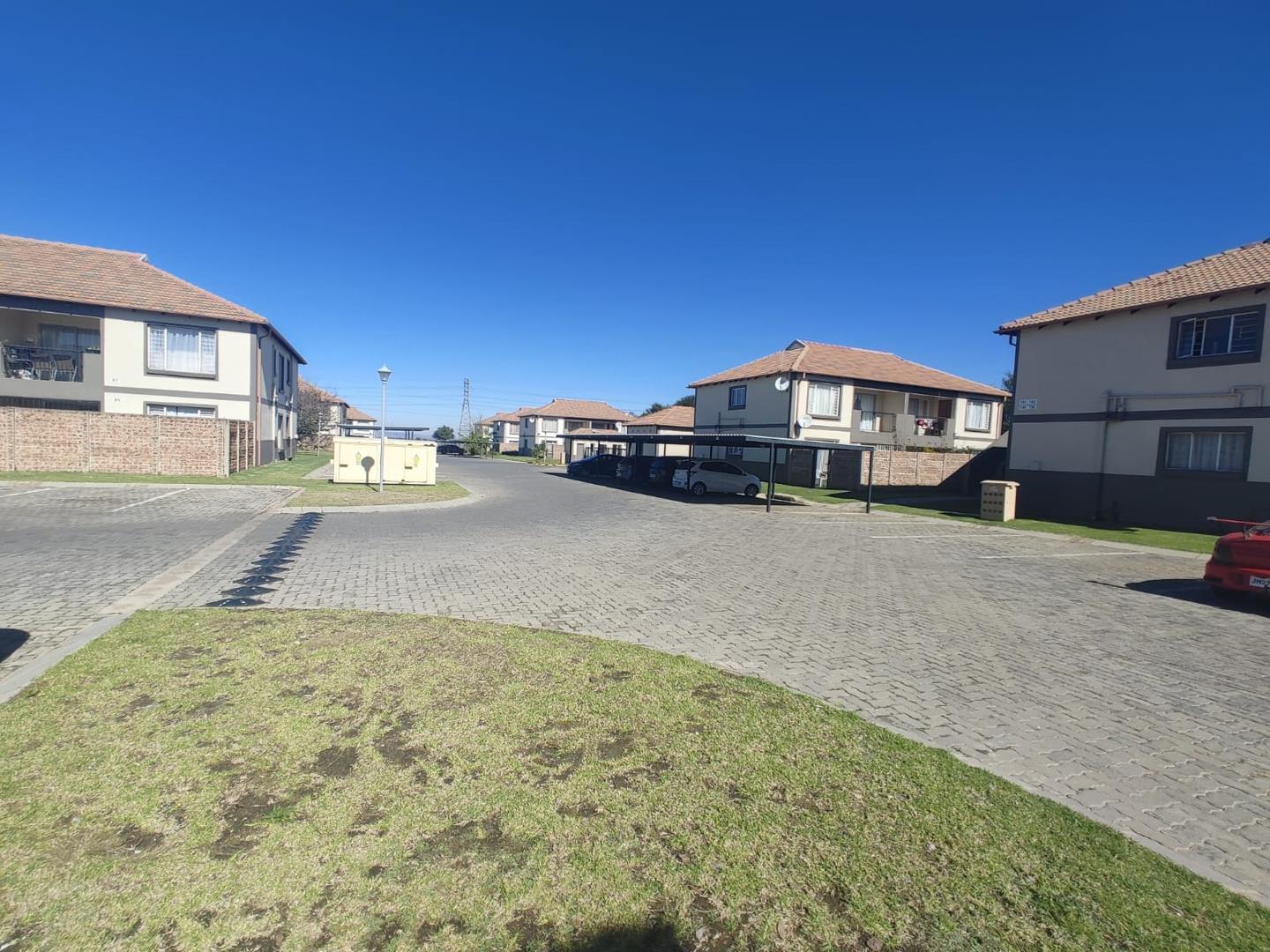 3 Bedroom Townhouse for sale in Parkrand P24113845658