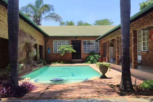 Guest House close to Menlyn Shopping Centre!

Designed and planned as a guest house or commune – not a transformed family ...