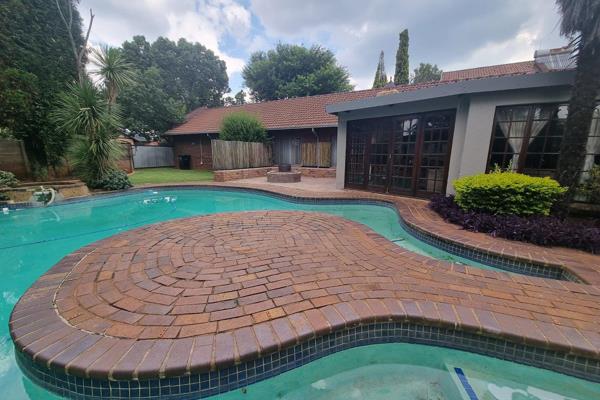 Nature greets you at the front door upon entry. 

Welcome to this beautiful 4-bedroom home, nestled in the heart of nature&#39;s ...