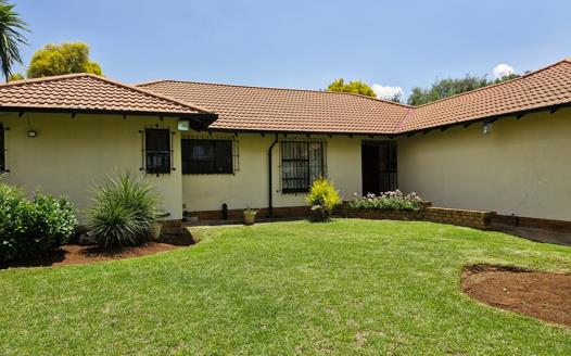 3 Bedroom House for sale in Sunward Park