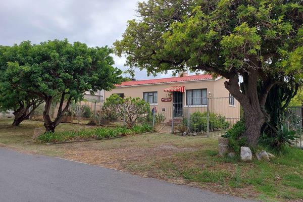 Proud dual mandate.

Situated in Westcliff, this home offers proximity to Hermanus CBD ...