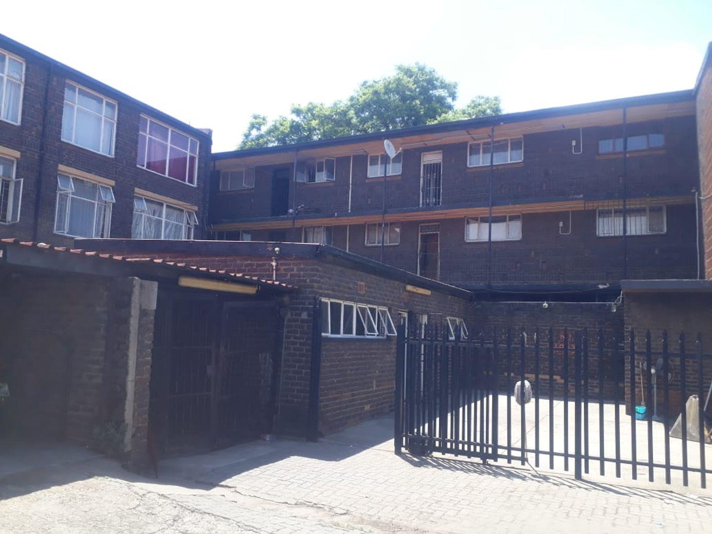 3 Bedroom Apartment / flat for sale in Rustenburg Central - P24-113849721