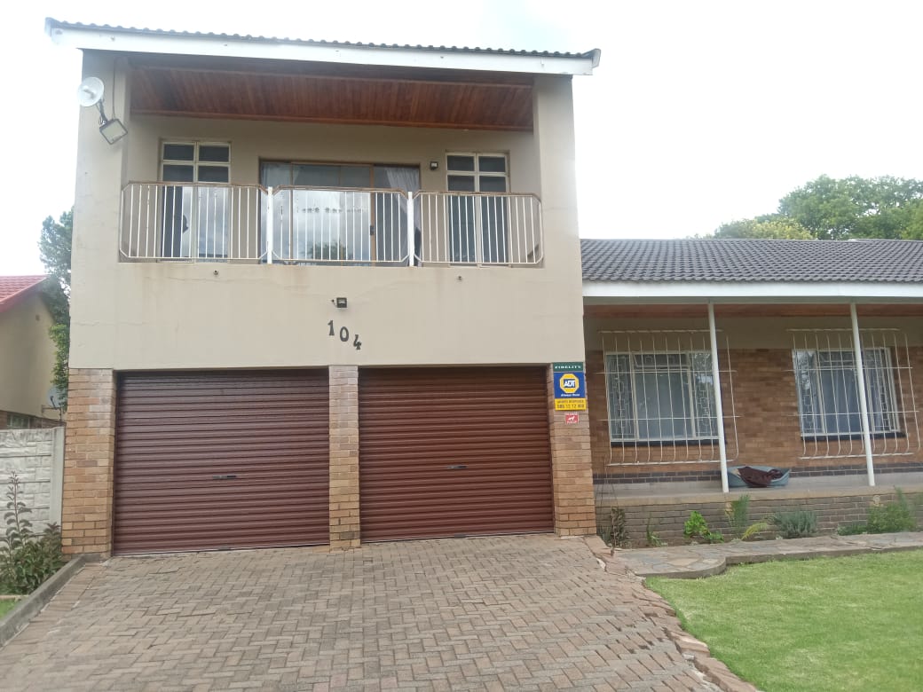 3 Bedroom House for sale in Pioneer Park P24113851705