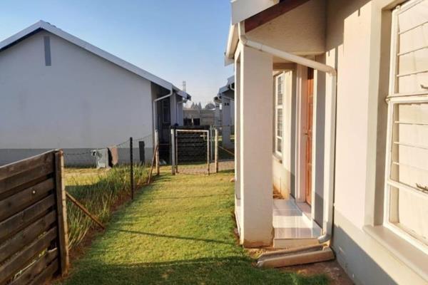 A beautiful townhouse in a secure complex. This property is in the heart of Randfontein ...