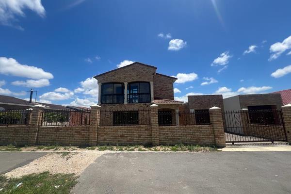 Sole Mandate.

This neat as a pin 6 bedroom face brick house has got so much to offer. Perfect for the extended family.
This double ...