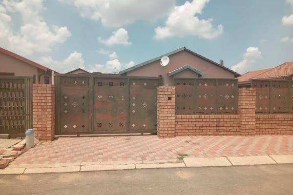 Welcome to your new home in the heart of Buhle park! This delightful three-bedroom house offers a perfect blend of comfort and ...