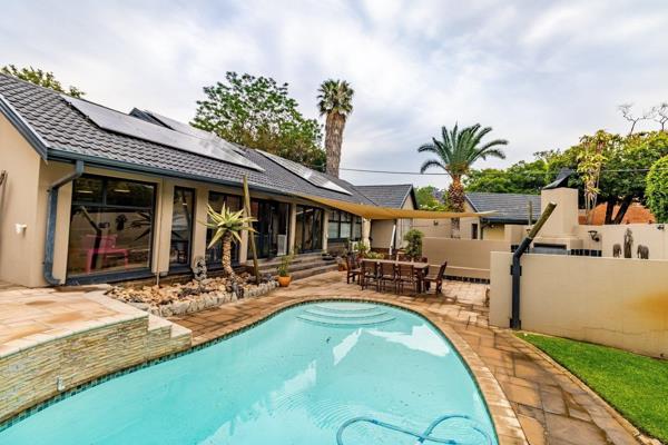 Hidden gem in the heart of Pretoria.

4 Bedrooms 
2 Full Bathrooms
1 Guest toilet
Modern Kitchen
Dining Room
2 Living Areas
Patio with ...