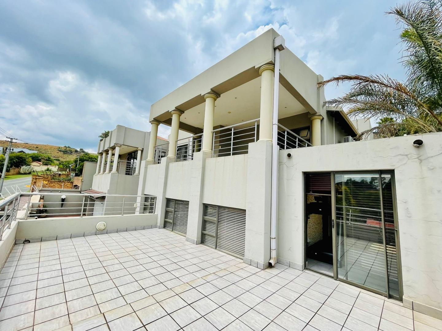 5 Bedroom House for sale in Oakdene 16np Waterberg Street P24113853687