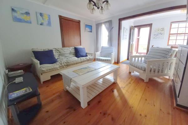 SOLE MANDATE

Spacious furnished 3 bedroom apartment on long term lease.
Available:  1 March 2025
Water &amp; electricity:  R2 200 ...