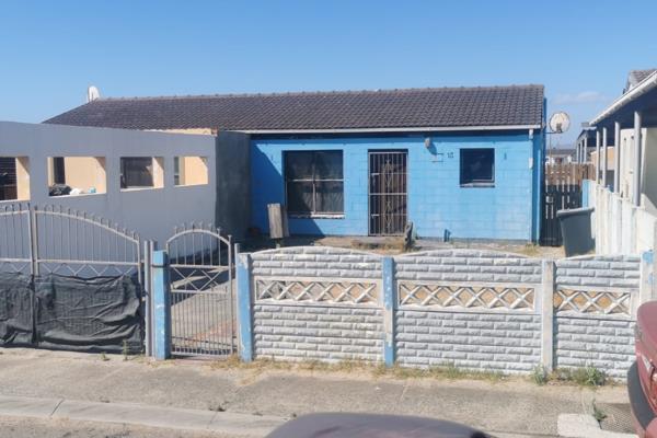 This 2-bedroom property in the heart of Rocklands, Mitchell&#39;s Plain. Comes with a lounge, kitchen and a tilled bathroom. This home ...