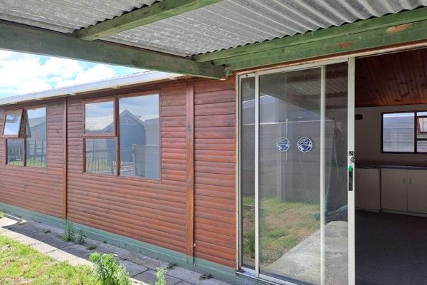 Title Deed property in walking distance to the beach. With some TLC this wooden cottage ...