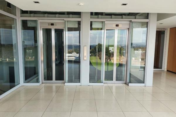 This Premium Grade prime office building is located on Harries Road in Illovo. 

The ...