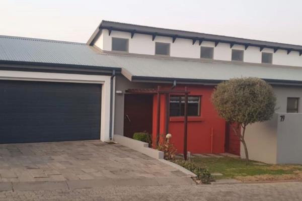 This property offers you 3 bedrooms and 2 bathrooms
Open plan kitchen, dining and lounge area
Covered patio with a built in braai ...