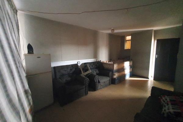 A spacious 63 sqm has 1.5 bedrooms. This flat is in fair condition and needs some TLC ...