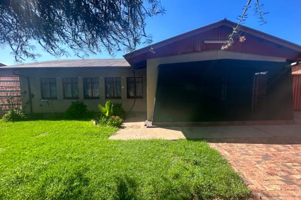 Neatly maintained 3 bedroom house up for sale in Vanderbijlpark CW4. This property offers you all the essential and more just to make ...